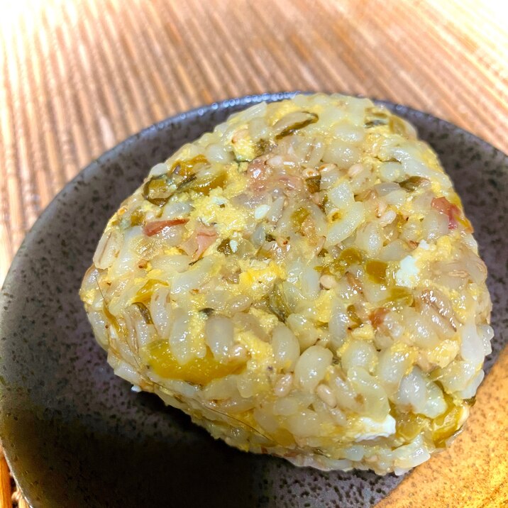 高菜と卵のもち麦おかかおにぎり